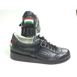 Doma súlyemelő cipő. Bocz Tamás világbajnok erőemelőnek.