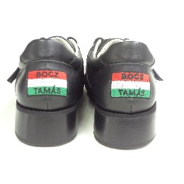 Doma súlyemelő cipő. Bocz Tamás világbajnok erőemelőnek.