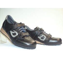 Dupla tépőzáras pánttal.